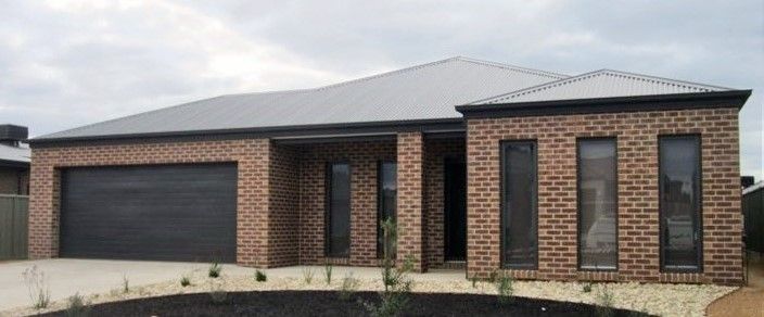 4 bedrooms House in 11 Aurora Place EPSOM VIC, 3551