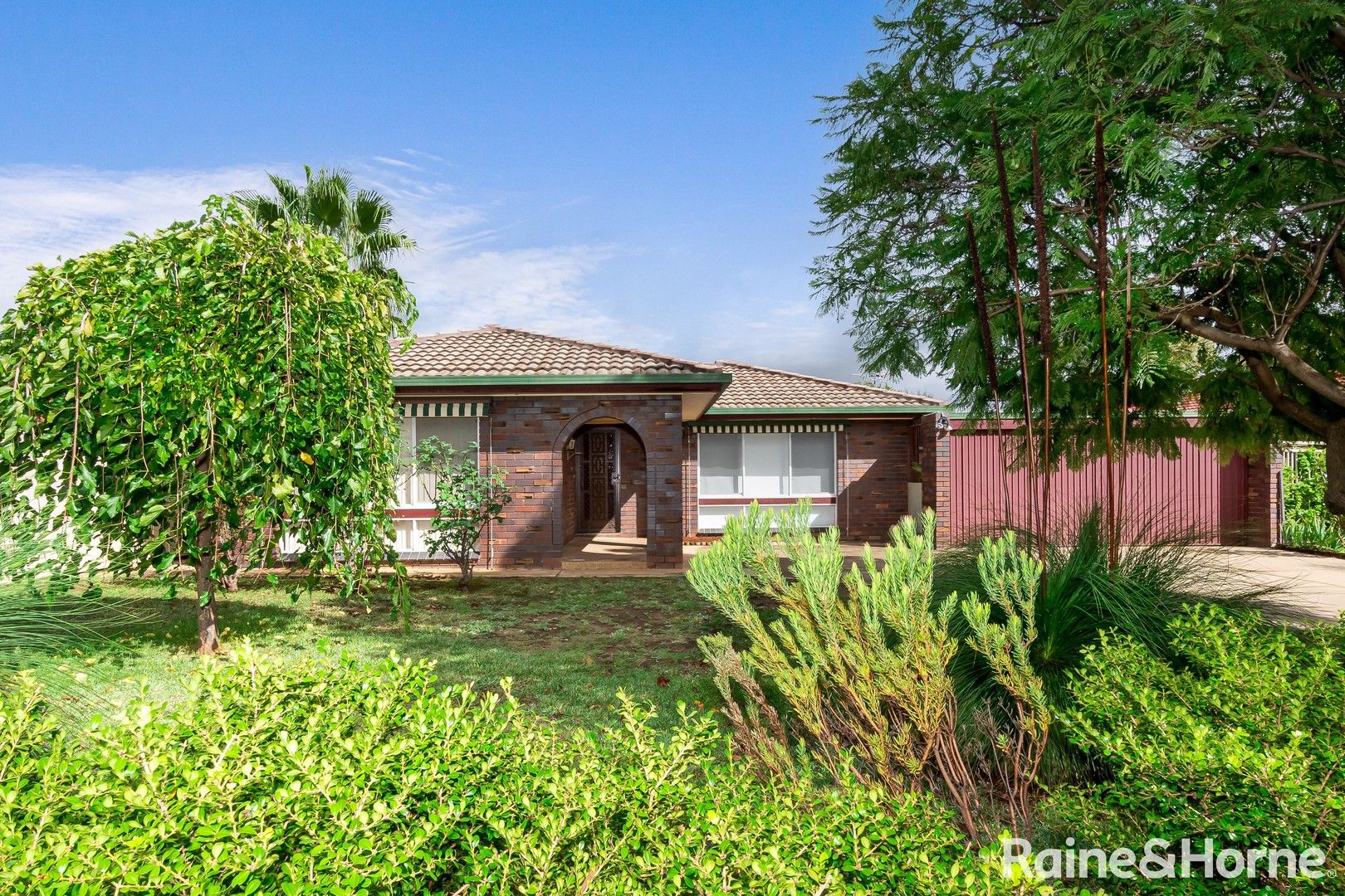 46 Pinaroo Drive, Glenfield Park NSW 2650, Image 0