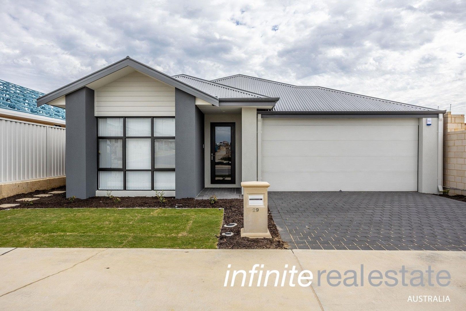 4 bedrooms House in 29 Chateau Avenue ALKIMOS WA, 6038