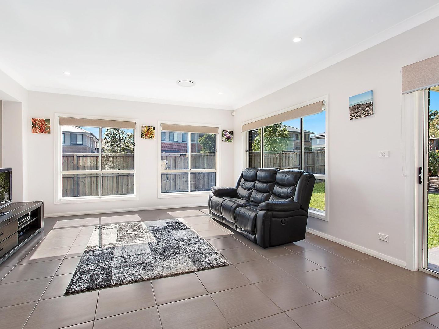 34 Rowe Drive, Potts Hill NSW 2143, Image 2