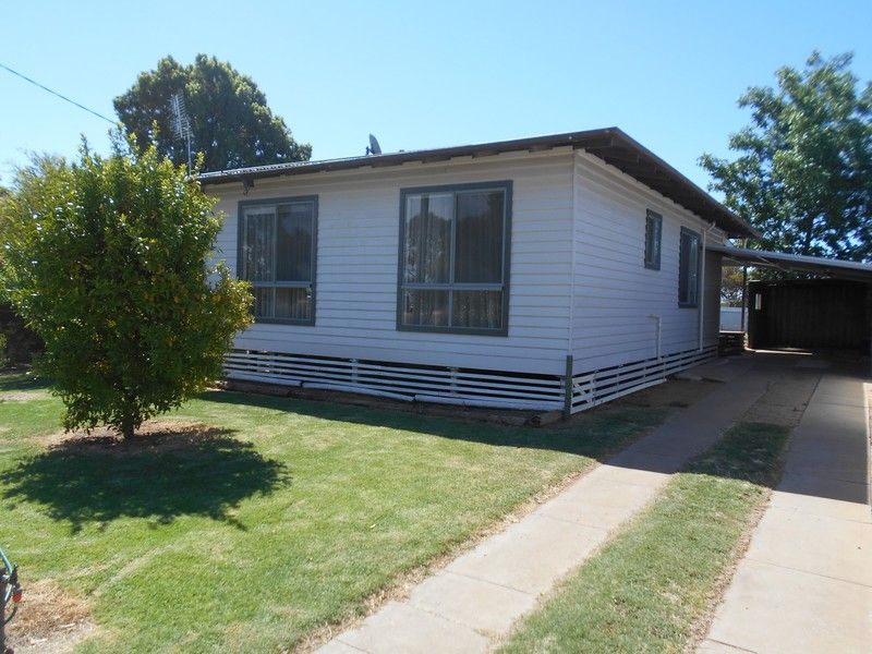 2 bedrooms House in 6 Lauer Crescent NYAH WEST VIC, 3595