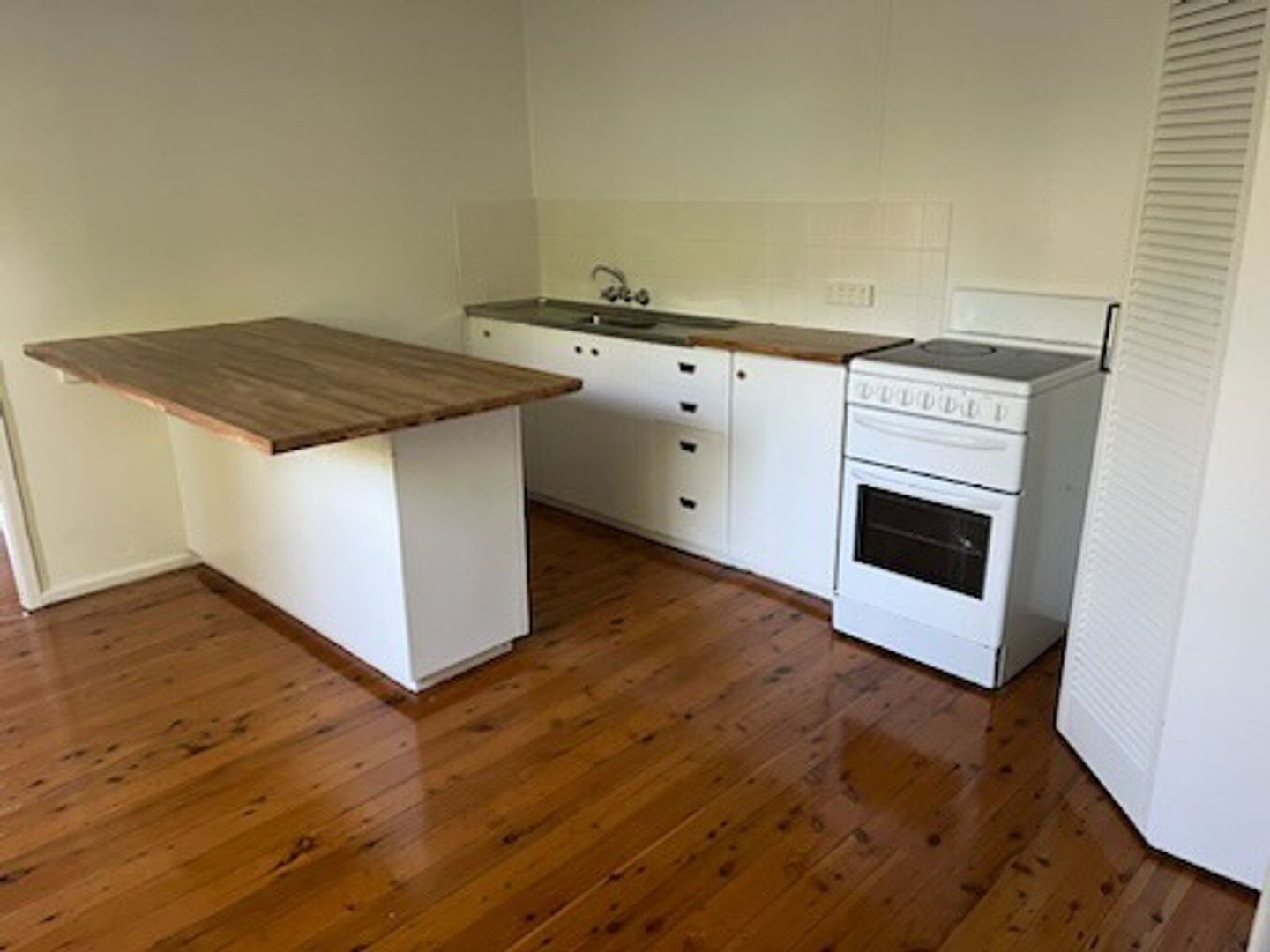 20 Beach Road, Redhead NSW 2290 House For Rent 570 Domain