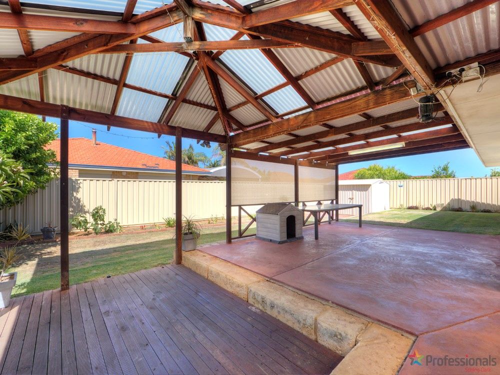 4 bedrooms House in 22 Pyrite Court FORRESTFIELD WA, 6058