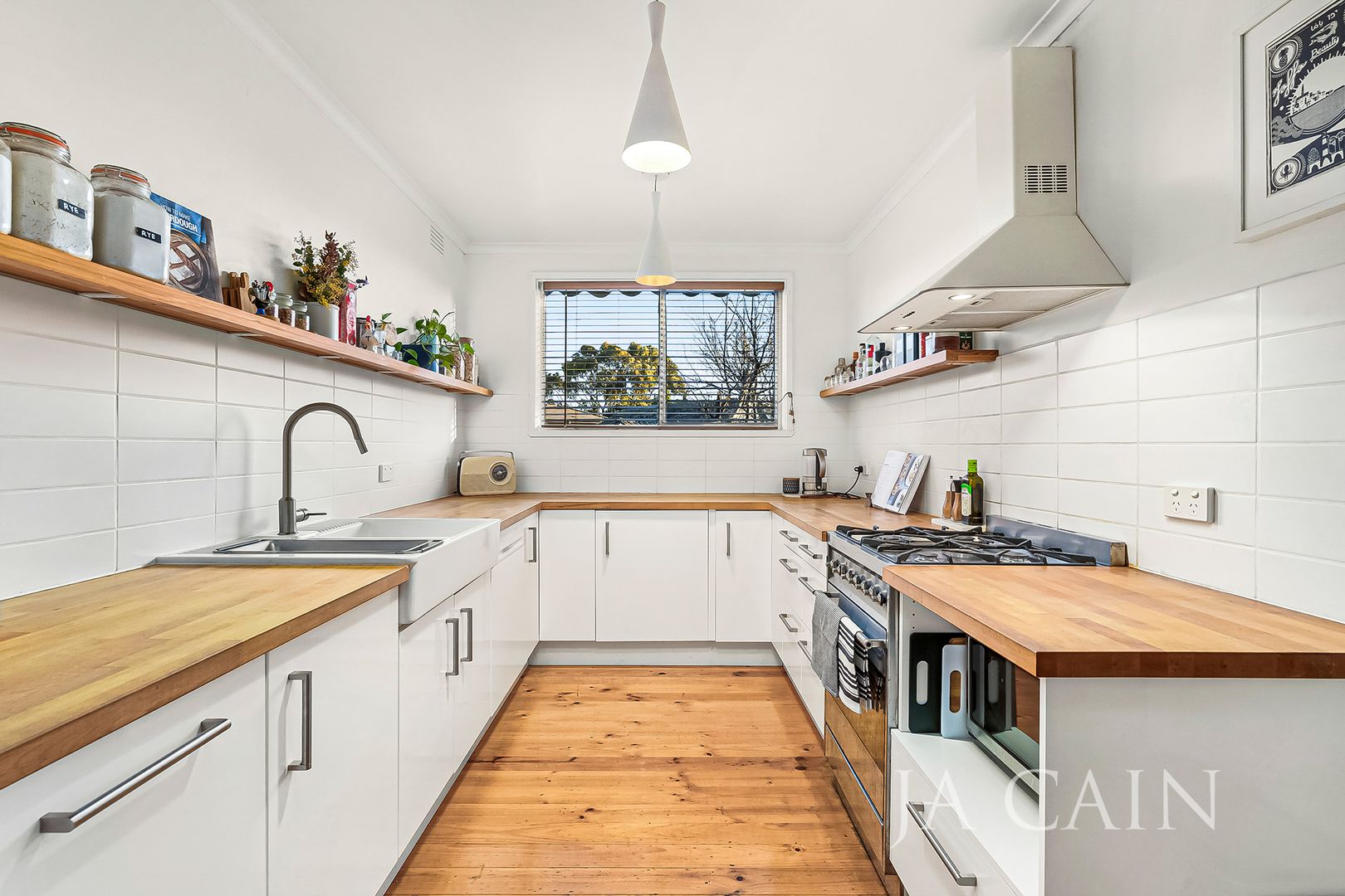 2/24 Sunderland Avenue, Ashburton VIC 3147, Image 2