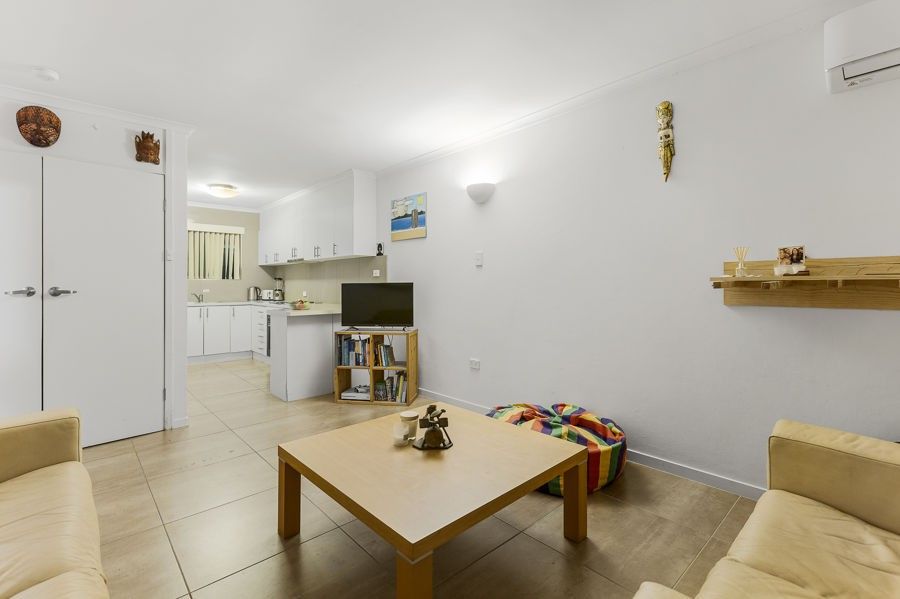 2 bedrooms Apartment / Unit / Flat in 3/10 Monaco Street SURFERS PARADISE QLD, 4217