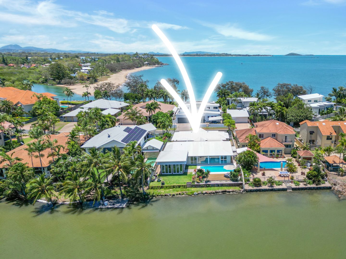 33 Beach Road, Dolphin Heads QLD 4740, Image 1
