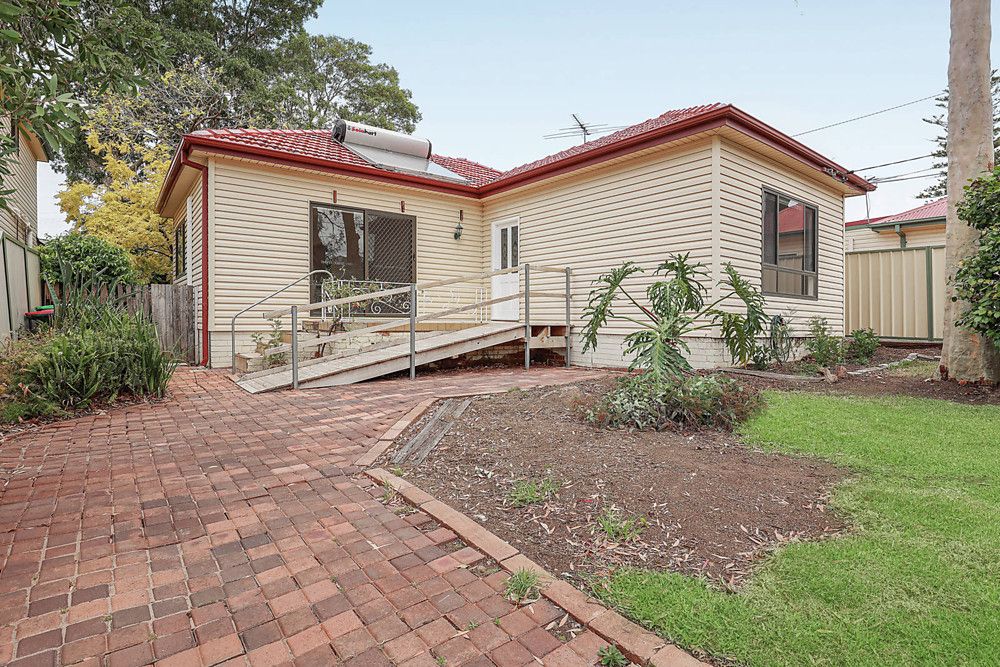 15 Prospect Road, Peakhurst NSW 2210