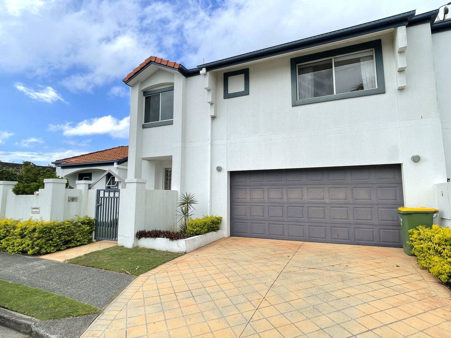 3 bedrooms House in 1/26 Gardenia Grove BURLEIGH HEADS QLD, 4220
