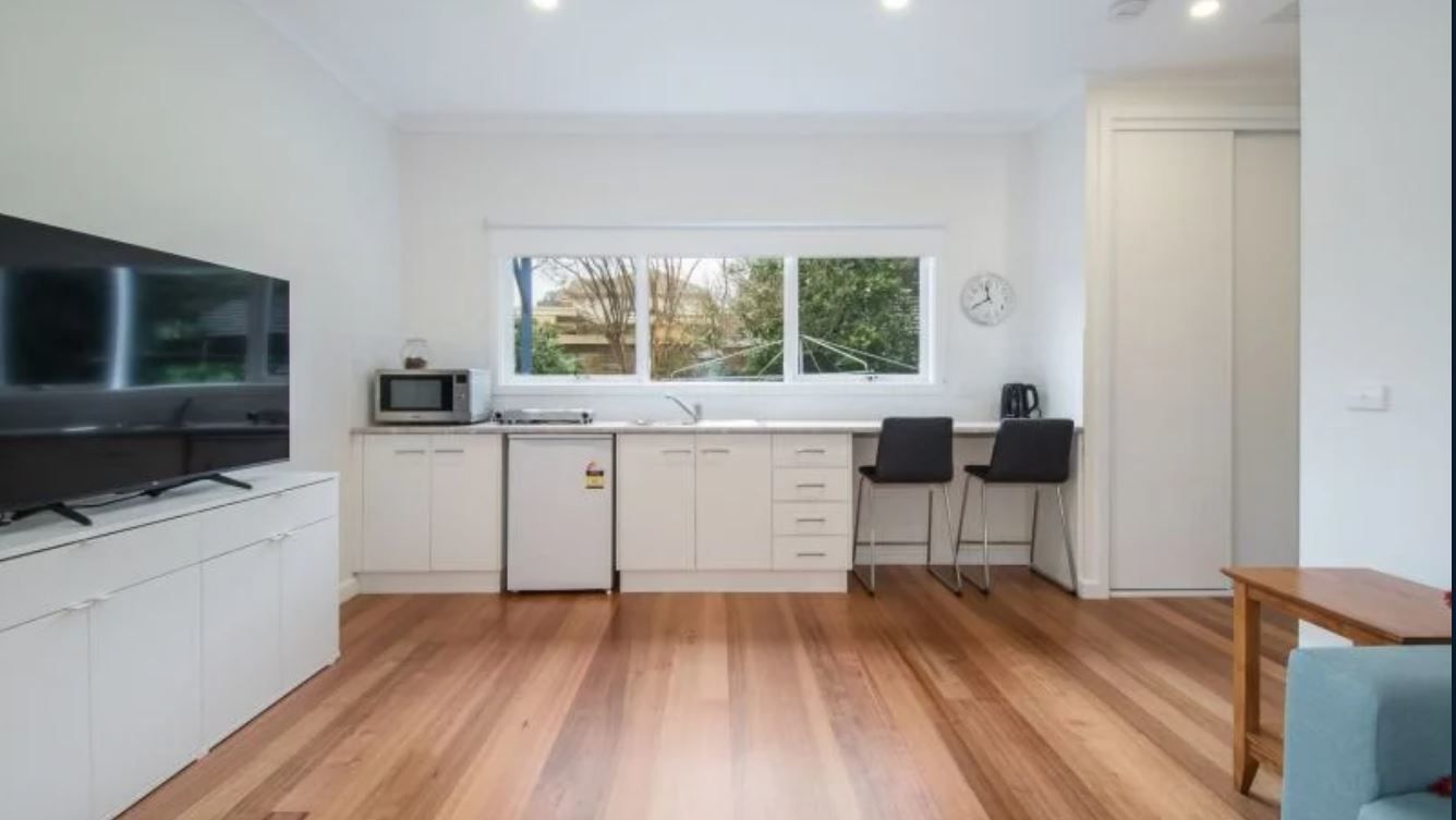 1 bedrooms Studio in 2A Constance Street BLACKBURN SOUTH VIC, 3130