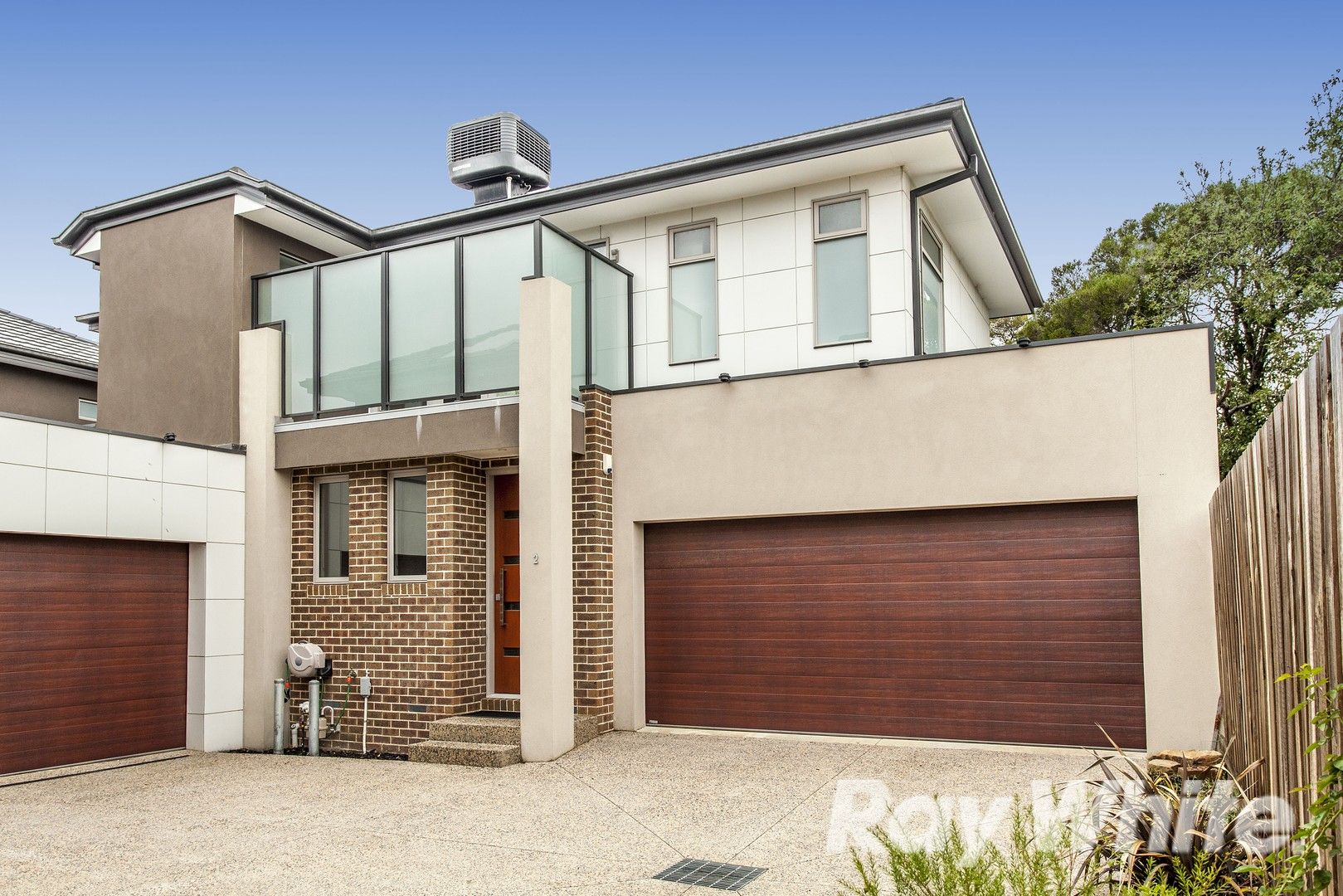 4 bedrooms Townhouse in 2/21 Avonhurst Drive GLEN WAVERLEY VIC, 3150