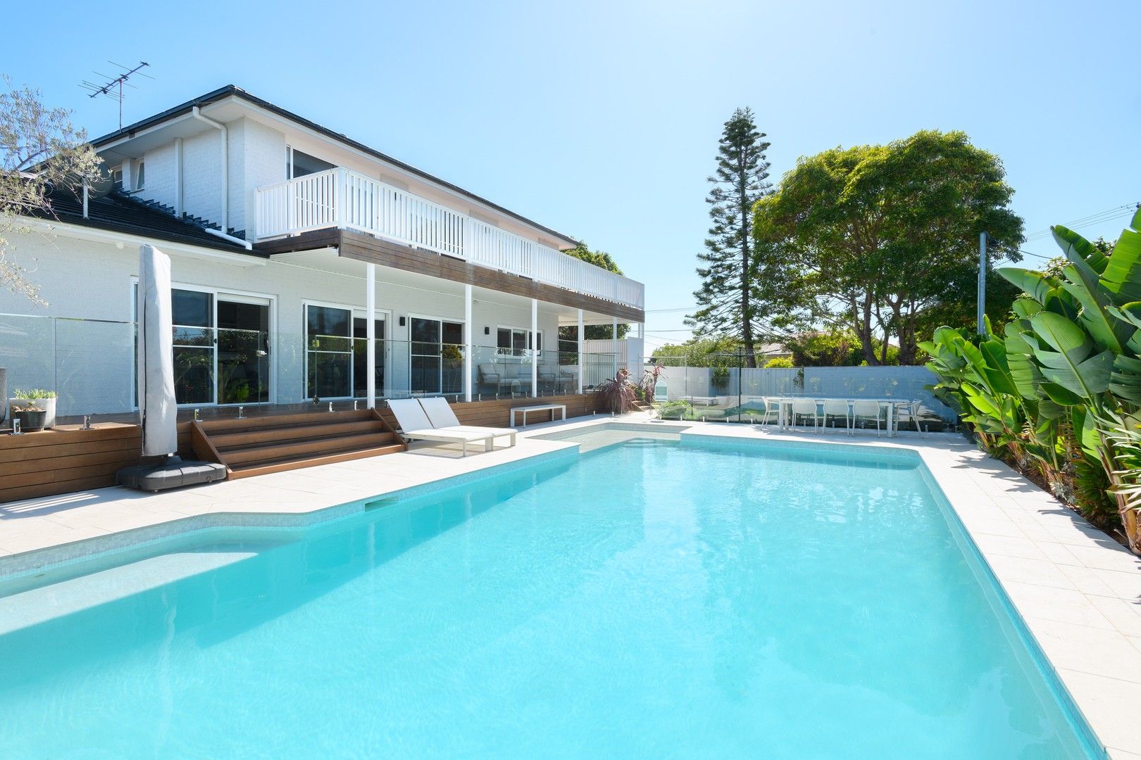 6 bedrooms House in 2 Bouvardia Street CARINGBAH SOUTH NSW, 2229