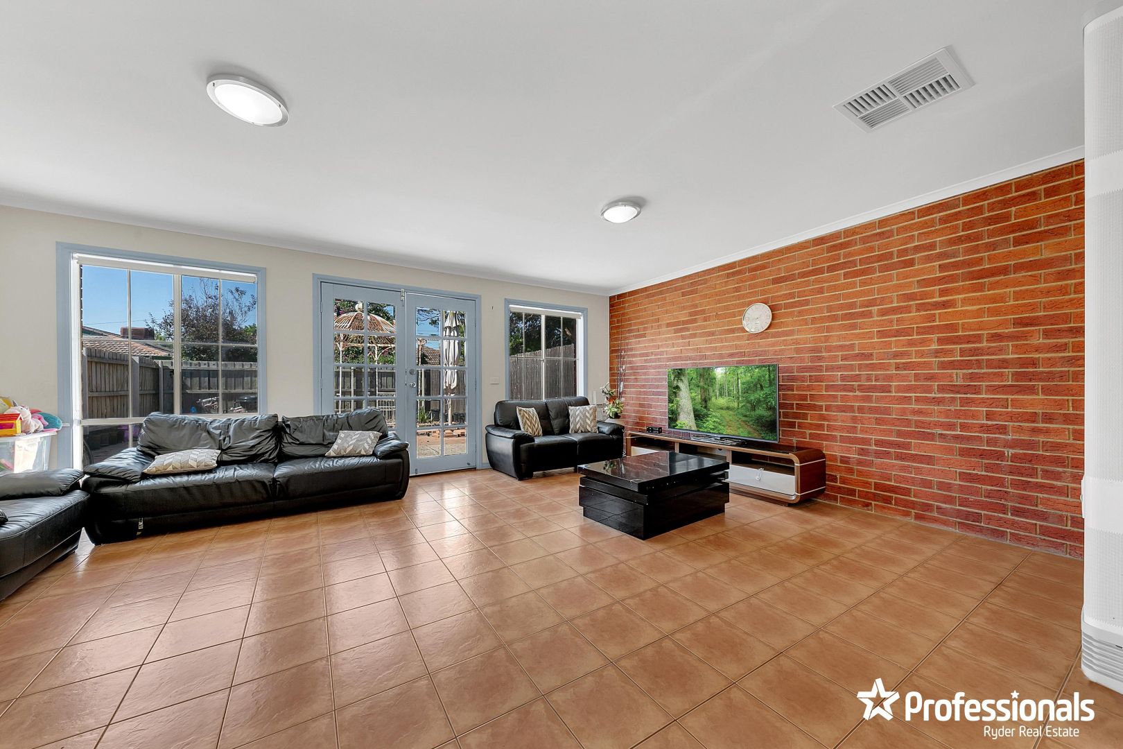 1/10 Connel Drive, Melton South VIC 3338, Image 1