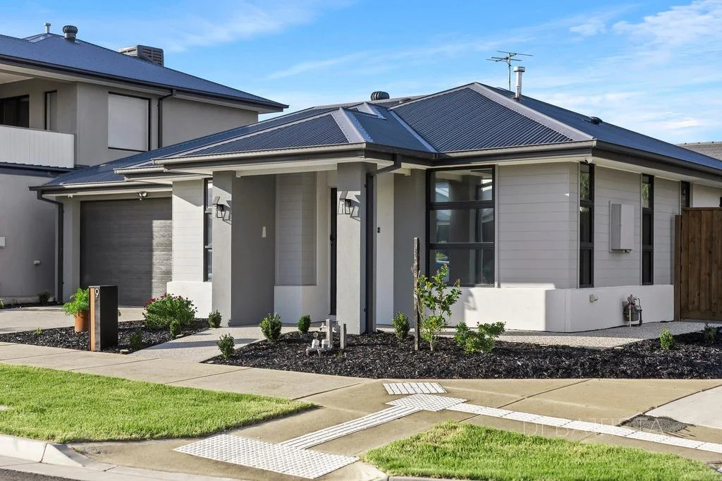 9 Compass Crescent, Donnybrook VIC 3064