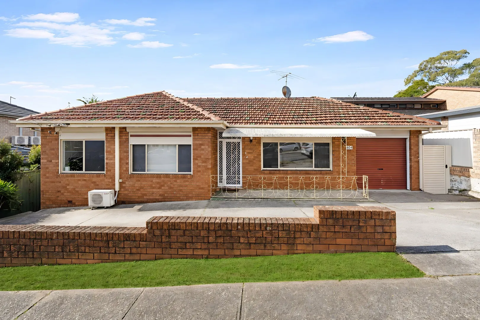 Spacious Single Level Home in a Highly Convenient Family Setting, Beverly Hills