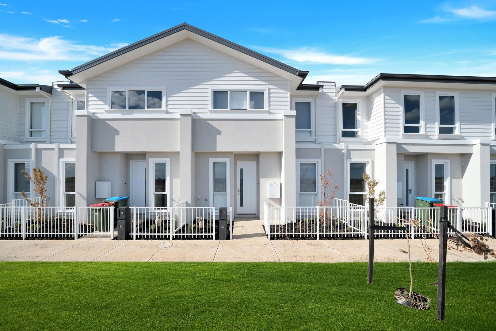 4 bedrooms House in 10 Cadenza Walk TARNEIT VIC, 3029