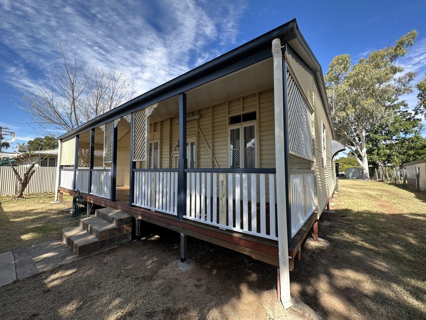 2 bedrooms House in 43 Oak Street BARCALDINE QLD, 4725