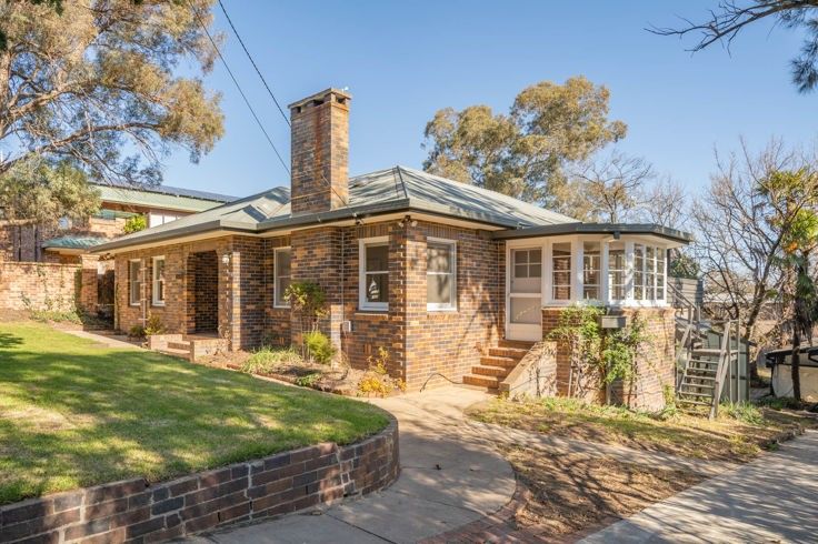 154 Dangar Street Armidale Nsw 2350 House For Rent 420 00 Domain