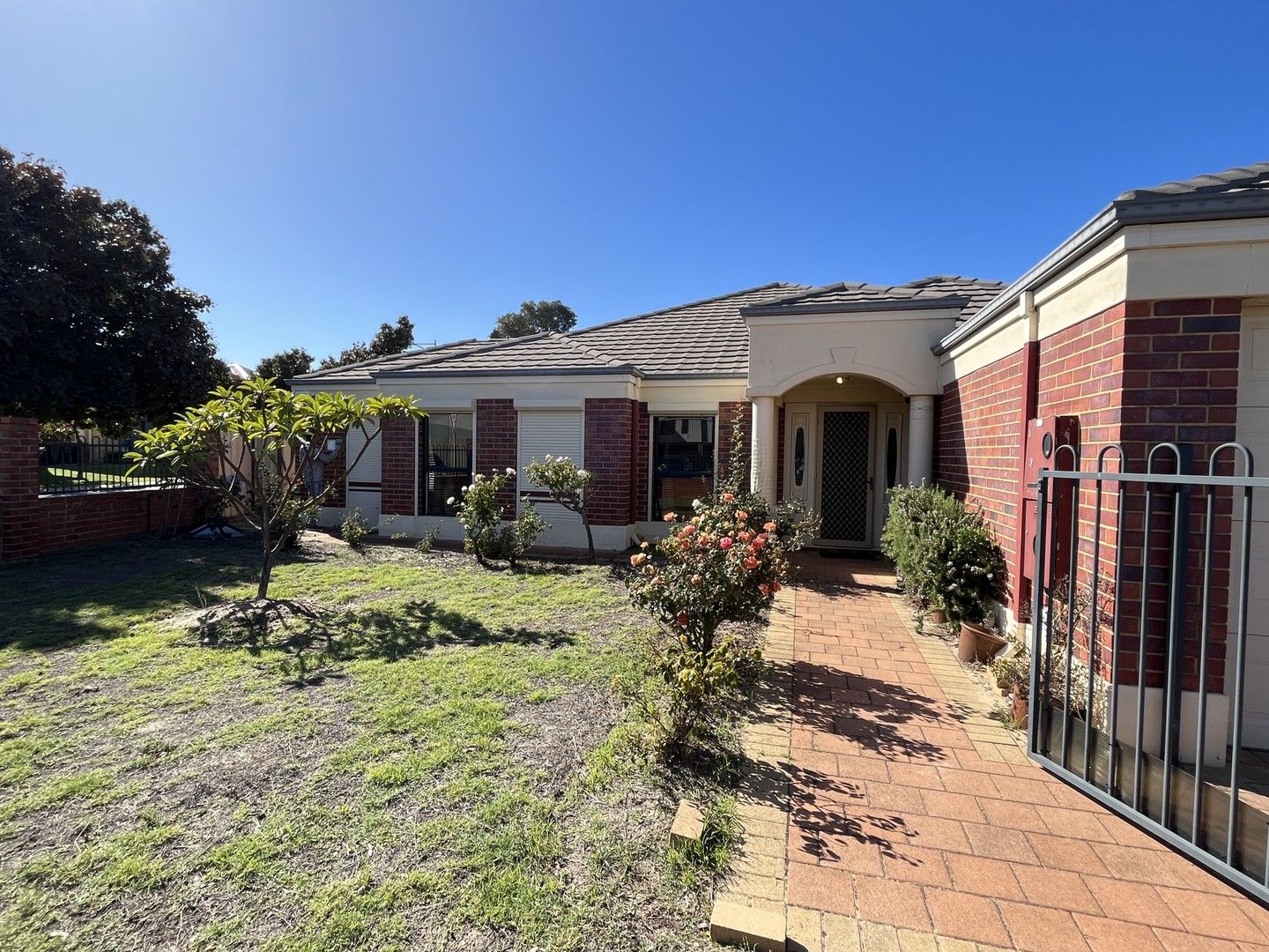 4 bedrooms House in 16 Deanmore Bend HAMMOND PARK WA, 6164