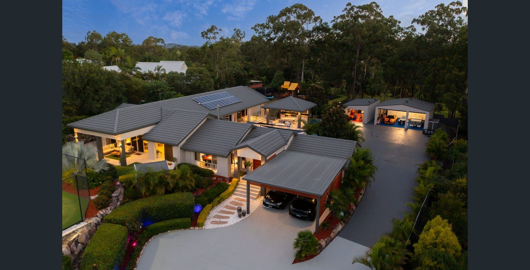 4 bedrooms House in 4 Riverdowns Crescent HELENSVALE QLD, 4212