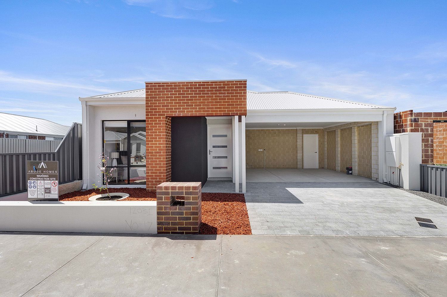 3 bedrooms House in 17 Cussington Way ELLENBROOK WA, 6069