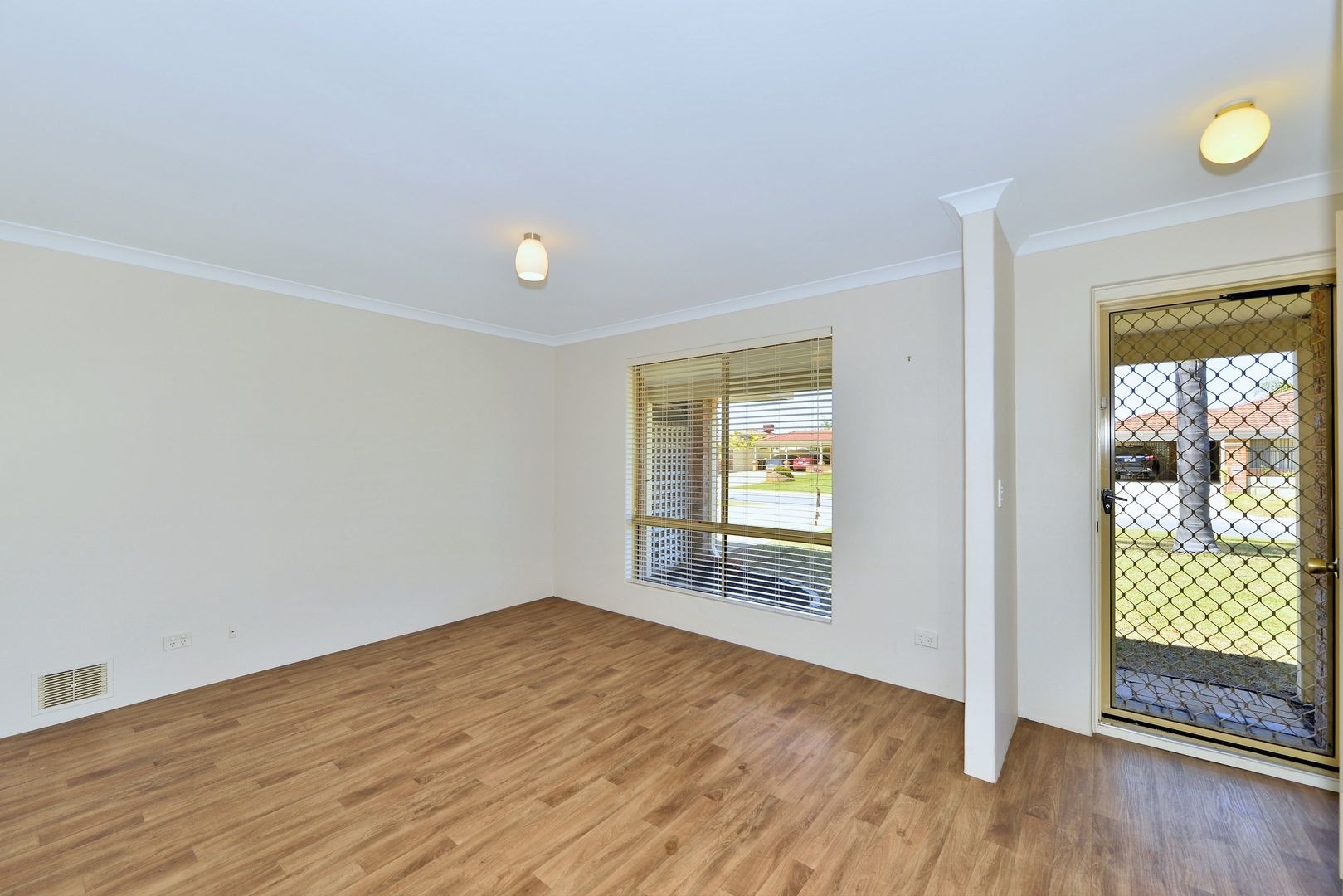 11 Balaka Gardens, Warnbro WA 6169, Image 2