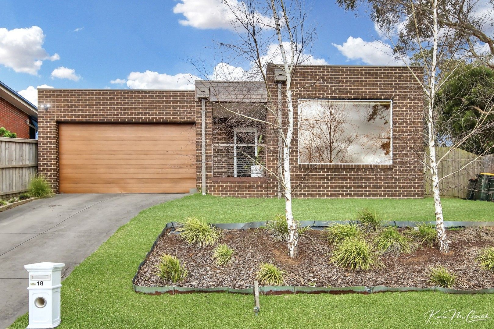 4 bedrooms House in 18 Walker Drive DROUIN VIC, 3818