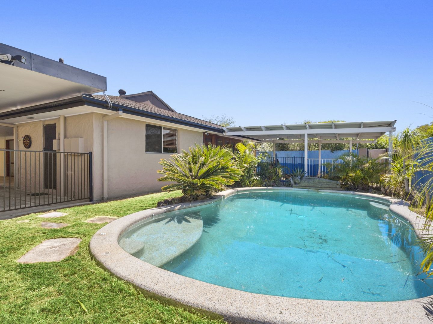 6 Dotterel Drive, Burleigh Waters QLD 4220, Image 2