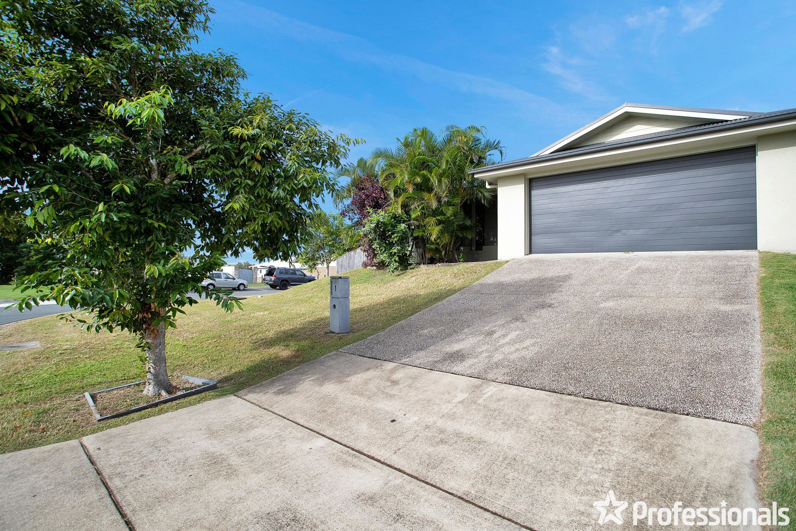 1 Clive Court, Beaconsfield QLD 4740, Image 2
