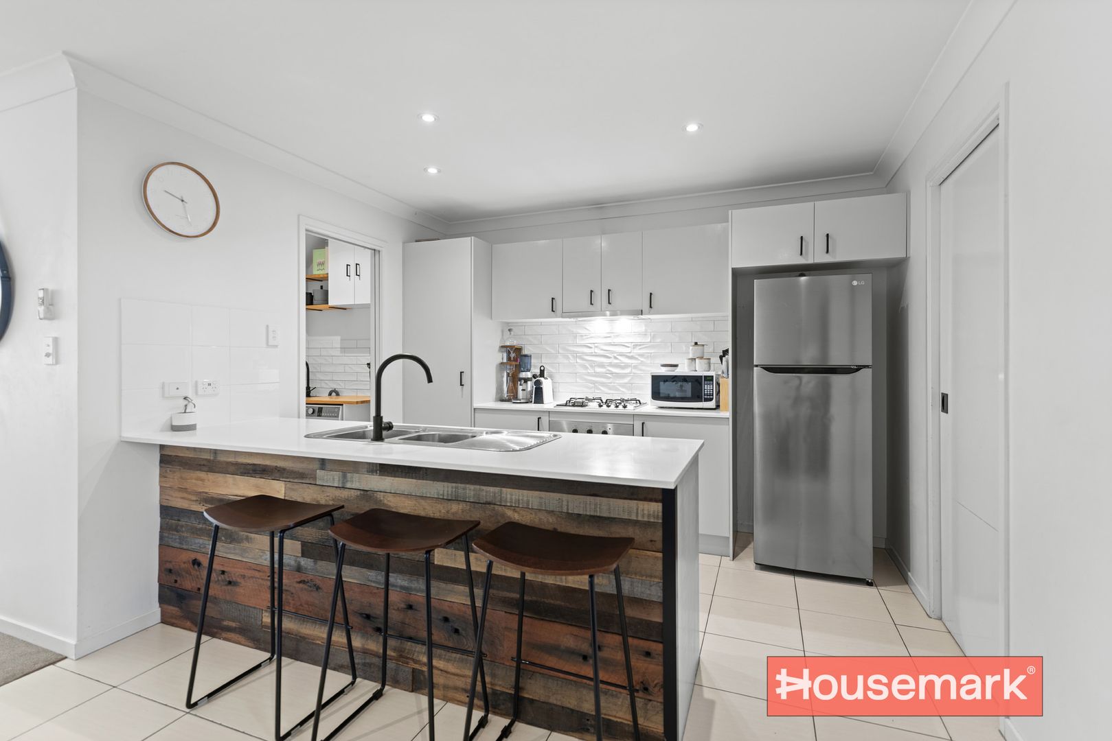 64-1-49-lavender-drive-griffin-qld-4503-townhouse-for-rent-550