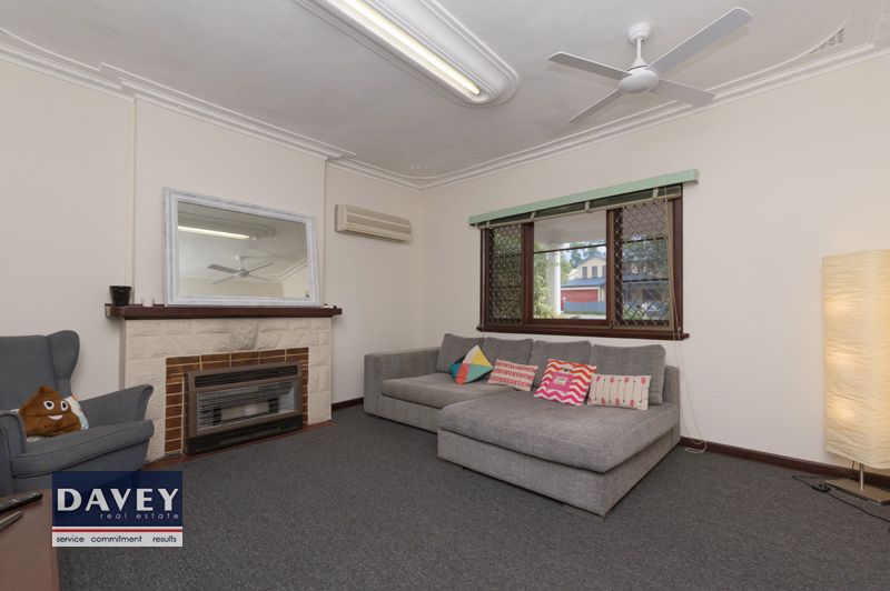 202 Holbeck Street, Doubleview WA 6018, Image 1
