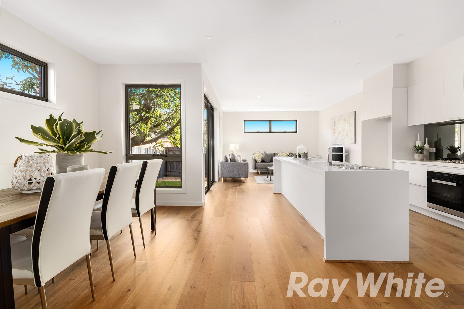 5 Royal Lane, Surrey Hills VIC 3127, Image 1