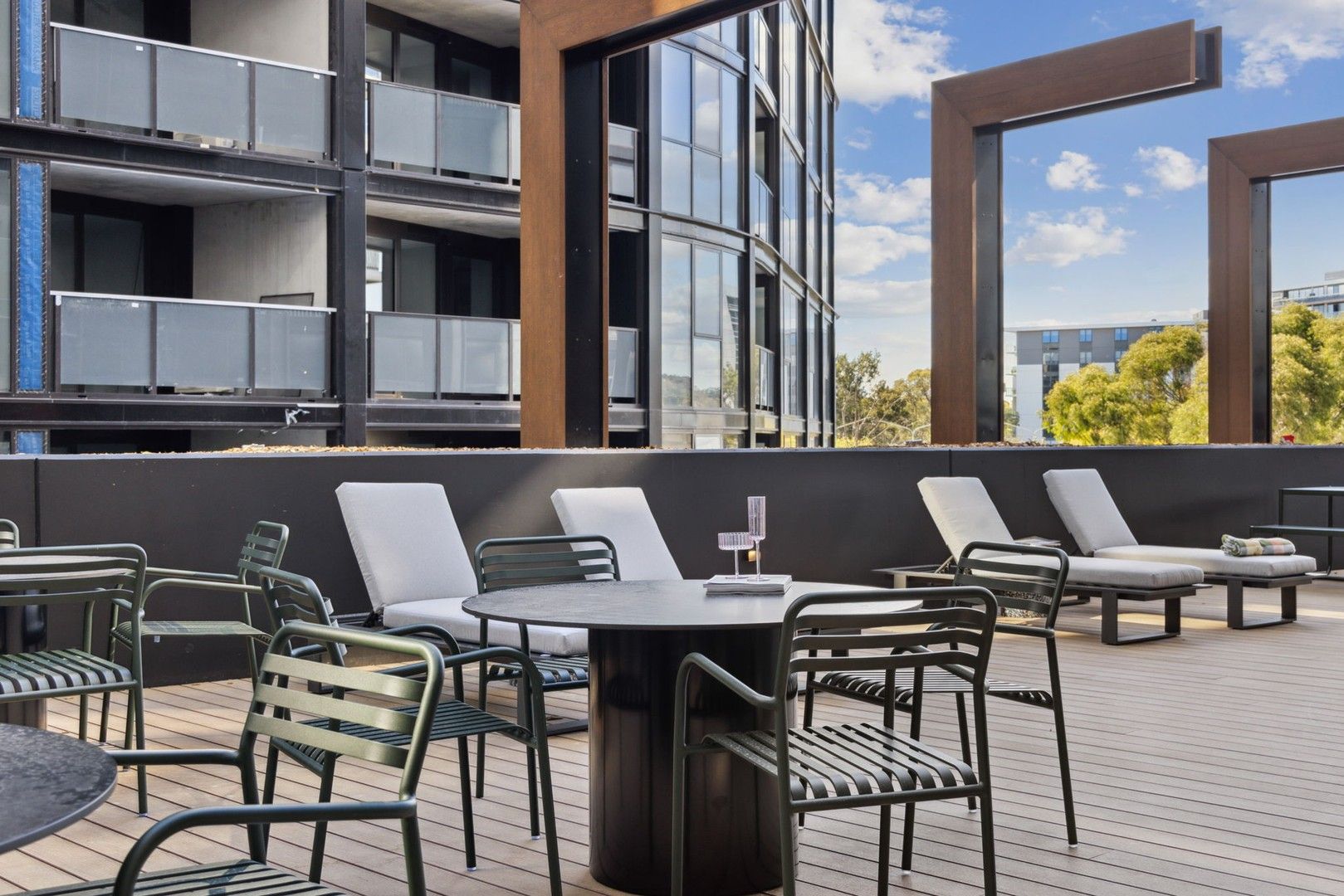 1 bedrooms Apartment / Unit / Flat in 2009/2 Furzer Street PHILLIP ACT, 2606