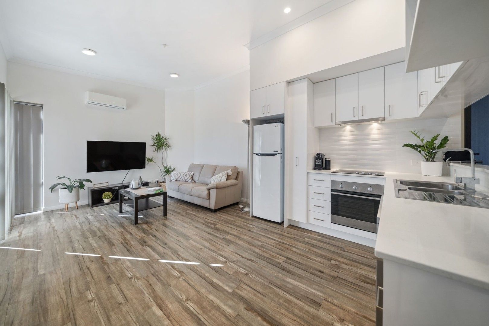 2 bedrooms Apartment / Unit / Flat in 2/38 Orpington Street CLOVERDALE WA, 6105