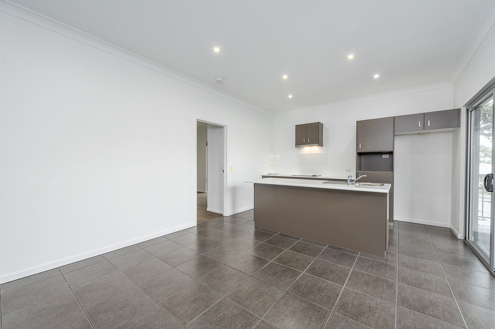 1 bedrooms Apartment / Unit / Flat in 66 Nicklin Way PARREARRA QLD, 4575