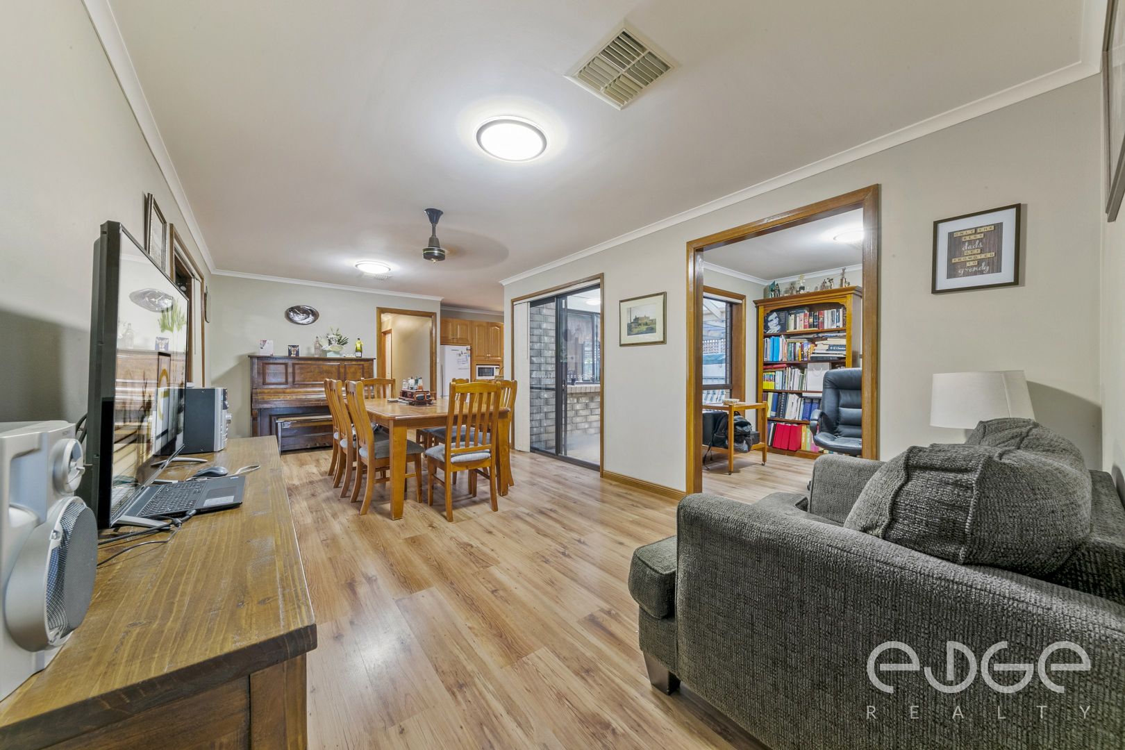 10 Manuella Court, Paralowie SA 5108, Image 2