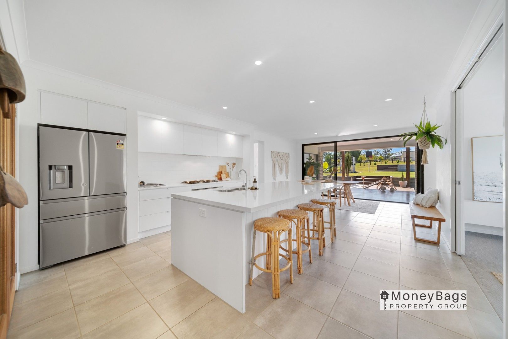 5 bedrooms House in 25-27 Benchmill Road NEW BEITH QLD, 4124