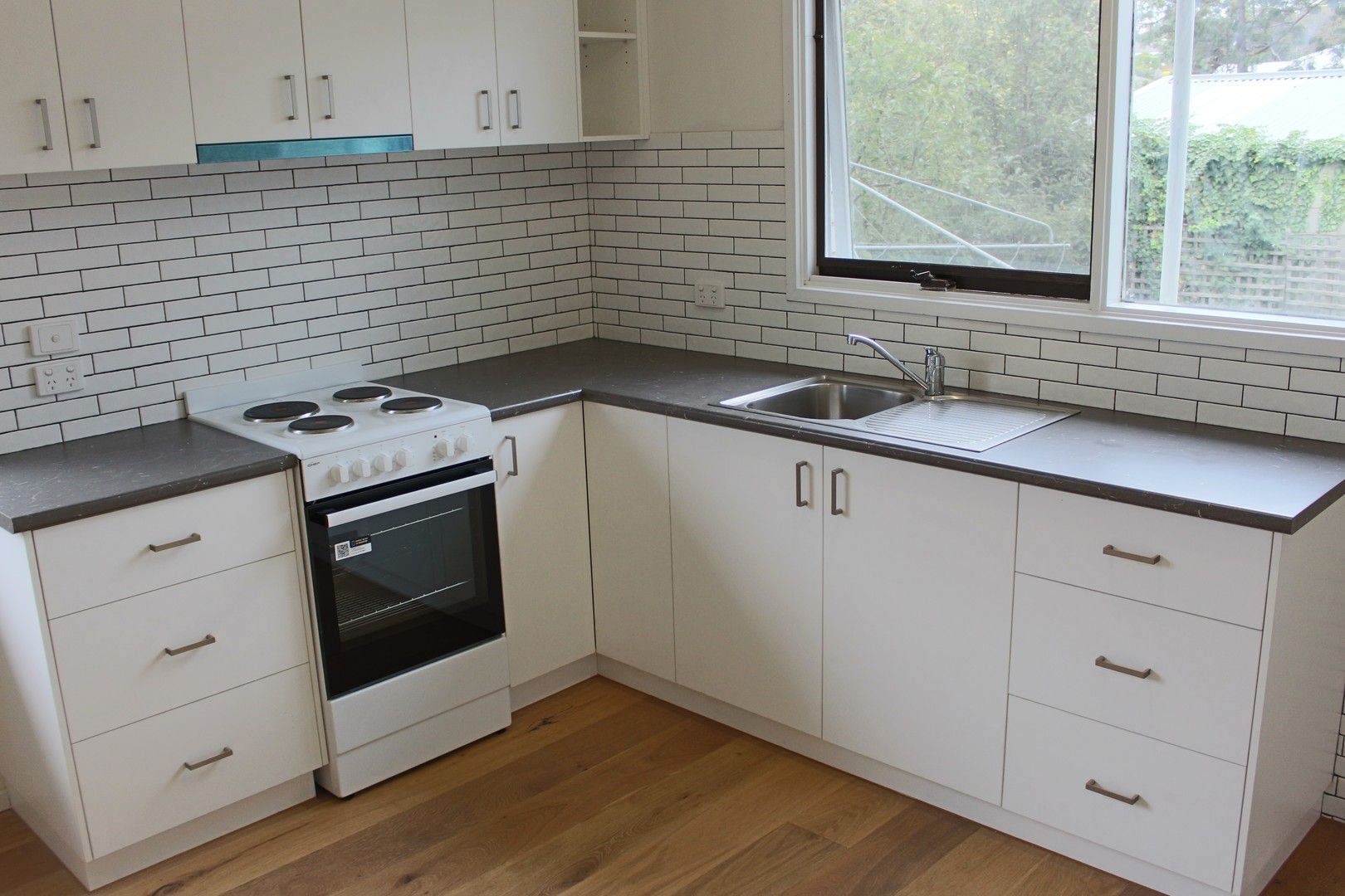 1 bedrooms Apartment / Unit / Flat in 2/189 Barrabool Road HIGHTON VIC, 3216
