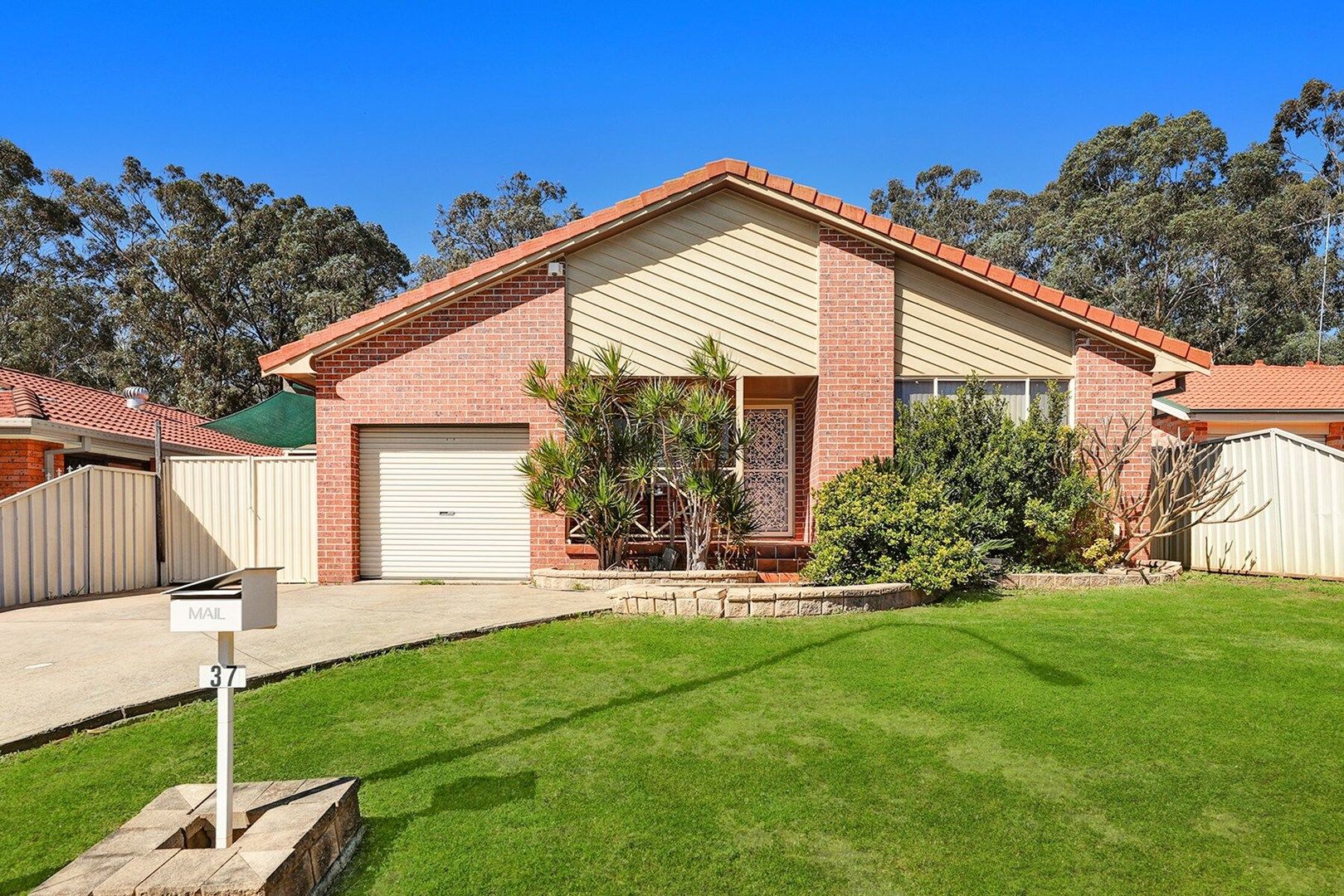 37 Lyrebird Crescent, Green Valley NSW 2168, Image 0