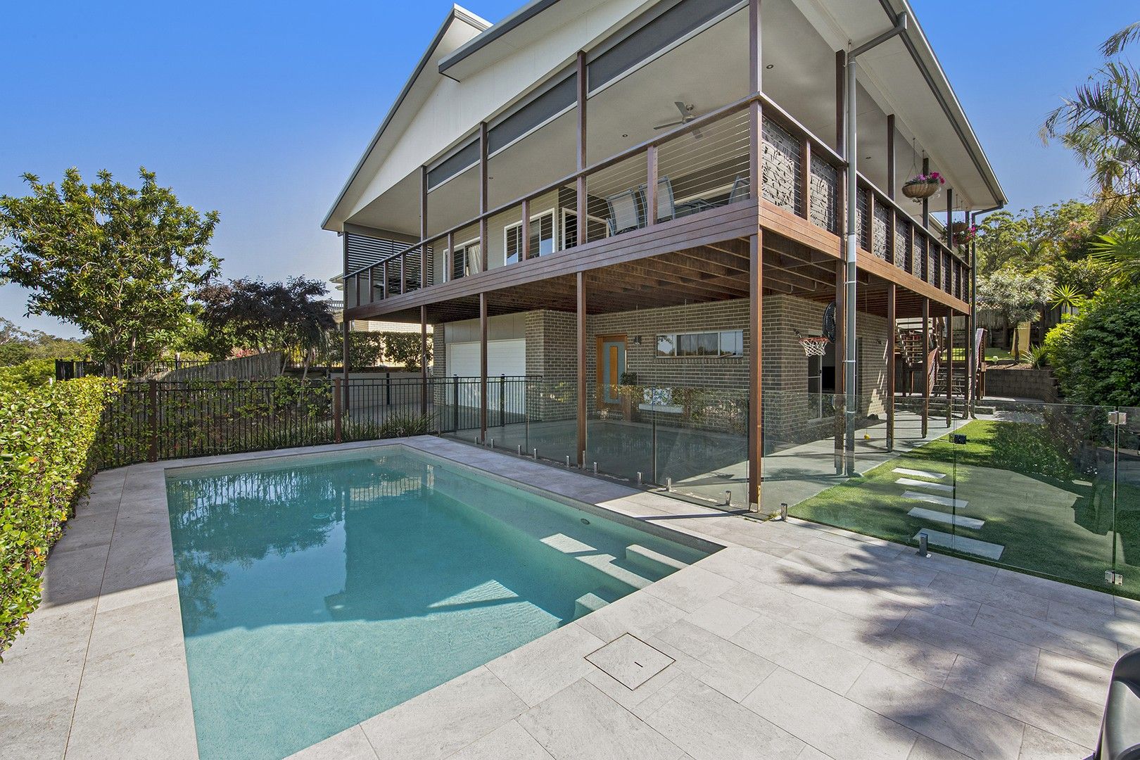 Gippsland Drive, Helensvale QLD 4212 4 beds house for Rent, 1,300 pw