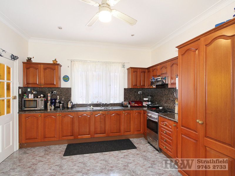 33 LENNARTZ STREET, CROYDON PARK NSW 2133, Image 2