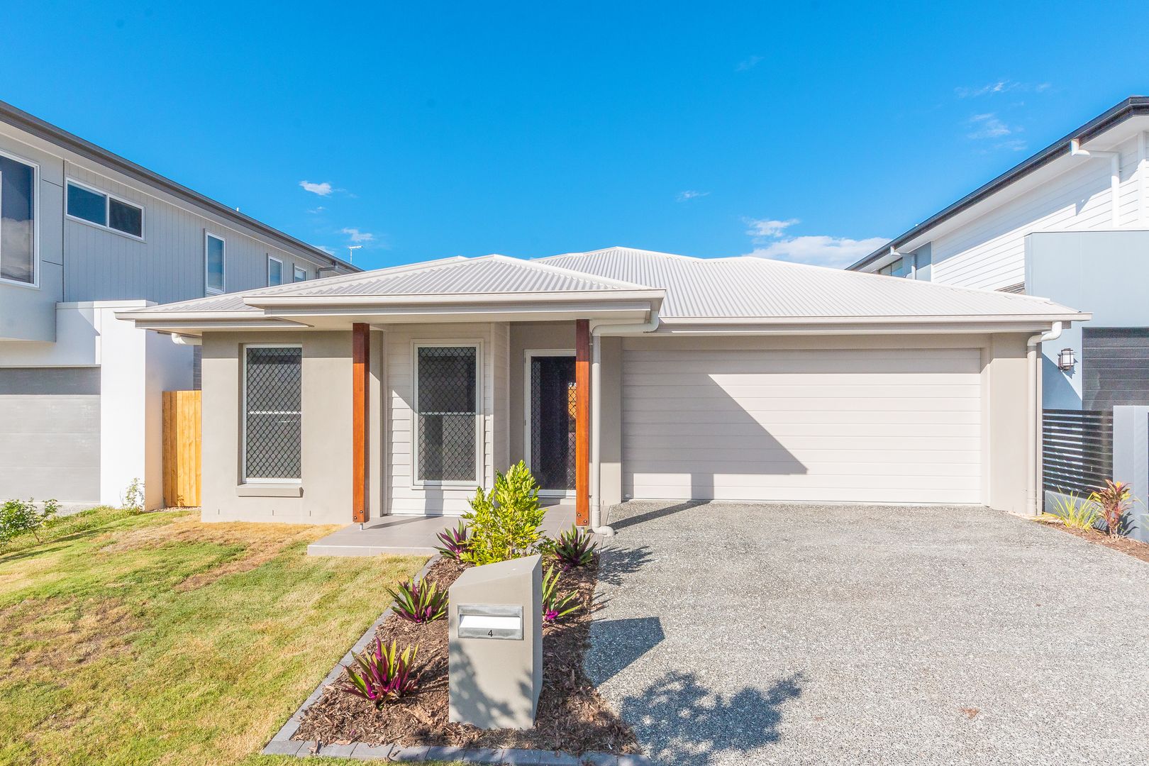 4 Compass Way, Newport QLD 4020