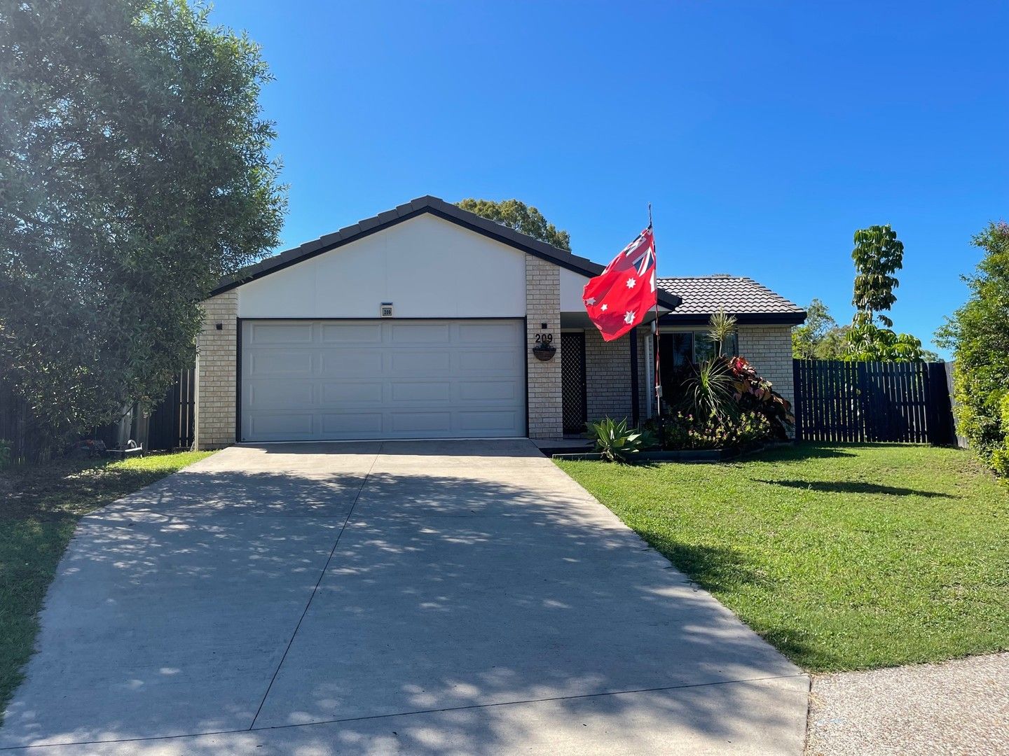 4 bedrooms House in 209 Oregan Creek Road TOOGOOM QLD, 4655