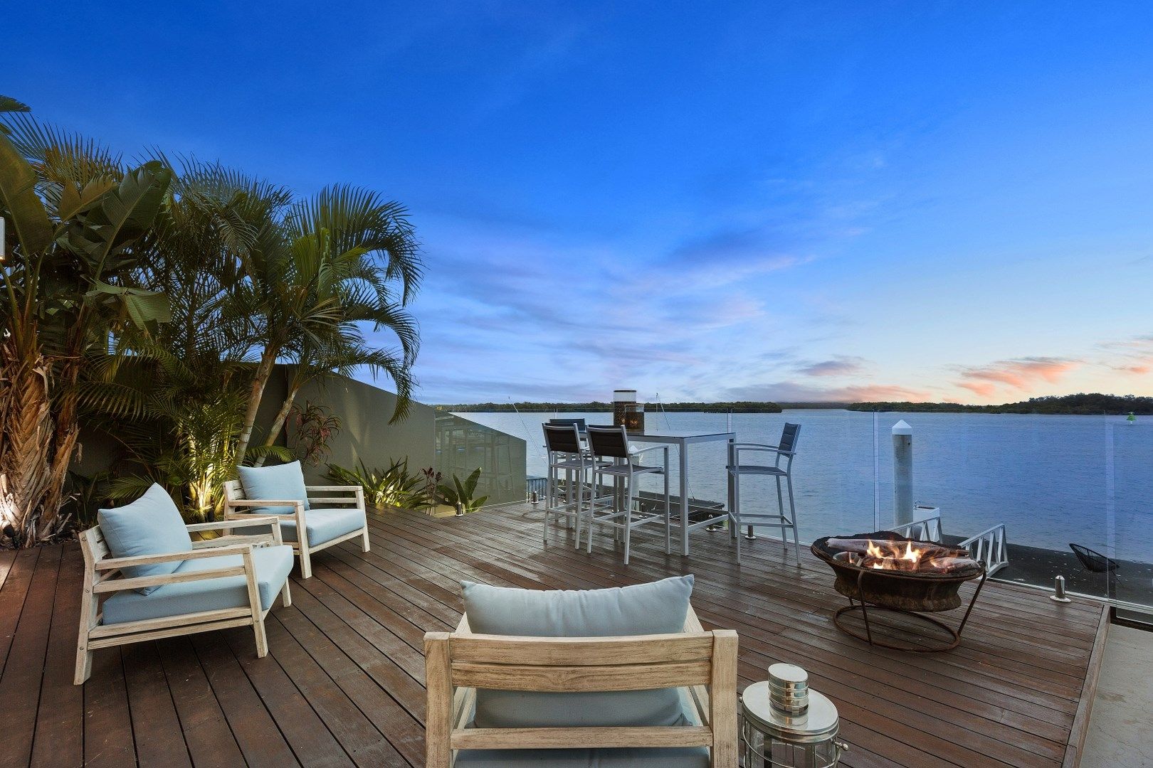 6 Knightsbridge Parade East, Paradise Point QLD 4216