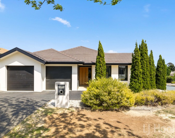 22 Donoghoe Crescent, Queanbeyan East NSW 2620