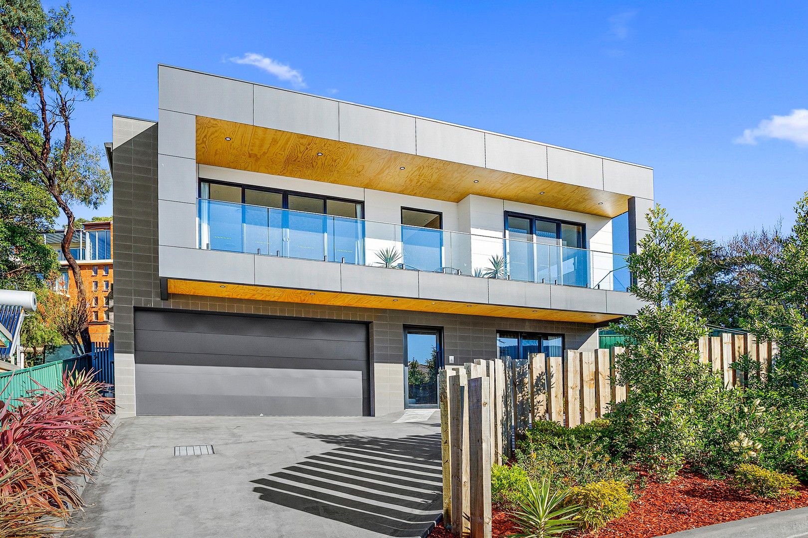 4 bedrooms House in 6B Woodlawn Avenue MANGERTON NSW, 2500