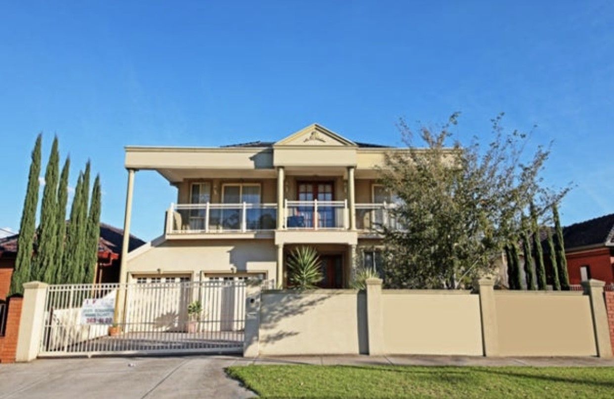 5 bedrooms House in 25 Neale Road DEER PARK VIC, 3023