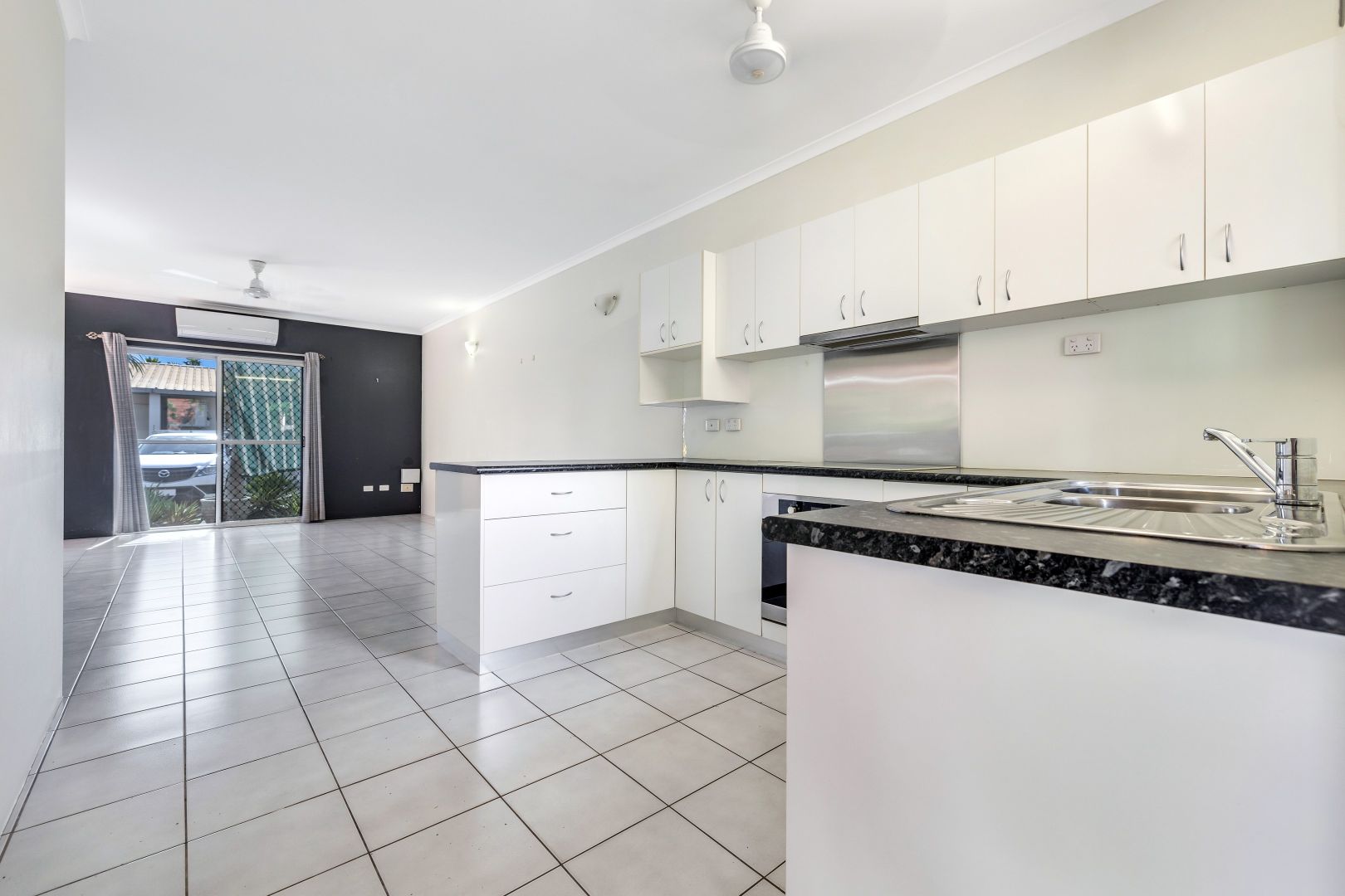 10/12 Grassland Crescent, Leanyer NT 0812, Image 1