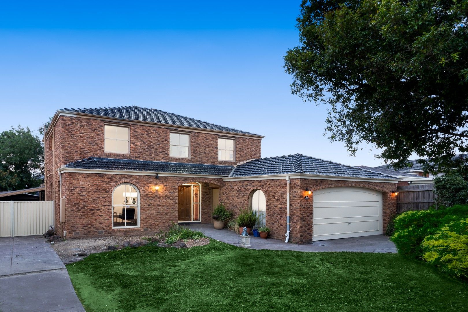 4 bedrooms House in 40 Haverbrack Drive MULGRAVE VIC, 3170