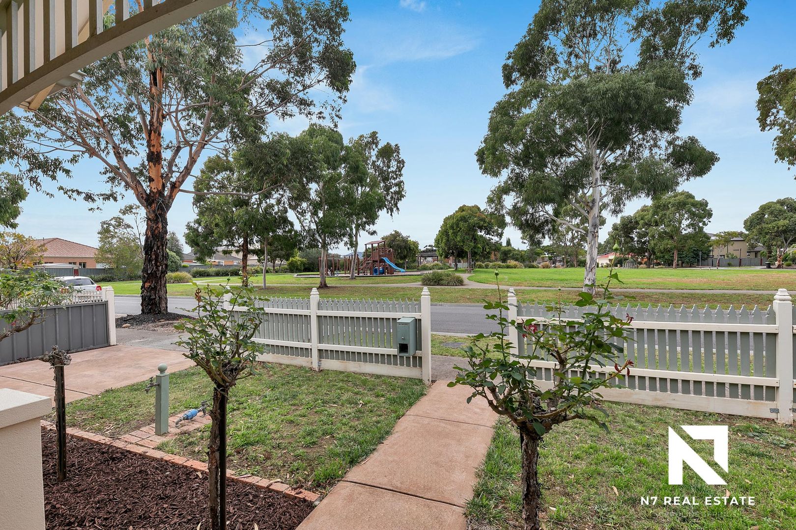 17 Dobell Crescent, Caroline Springs VIC 3023, Image 2