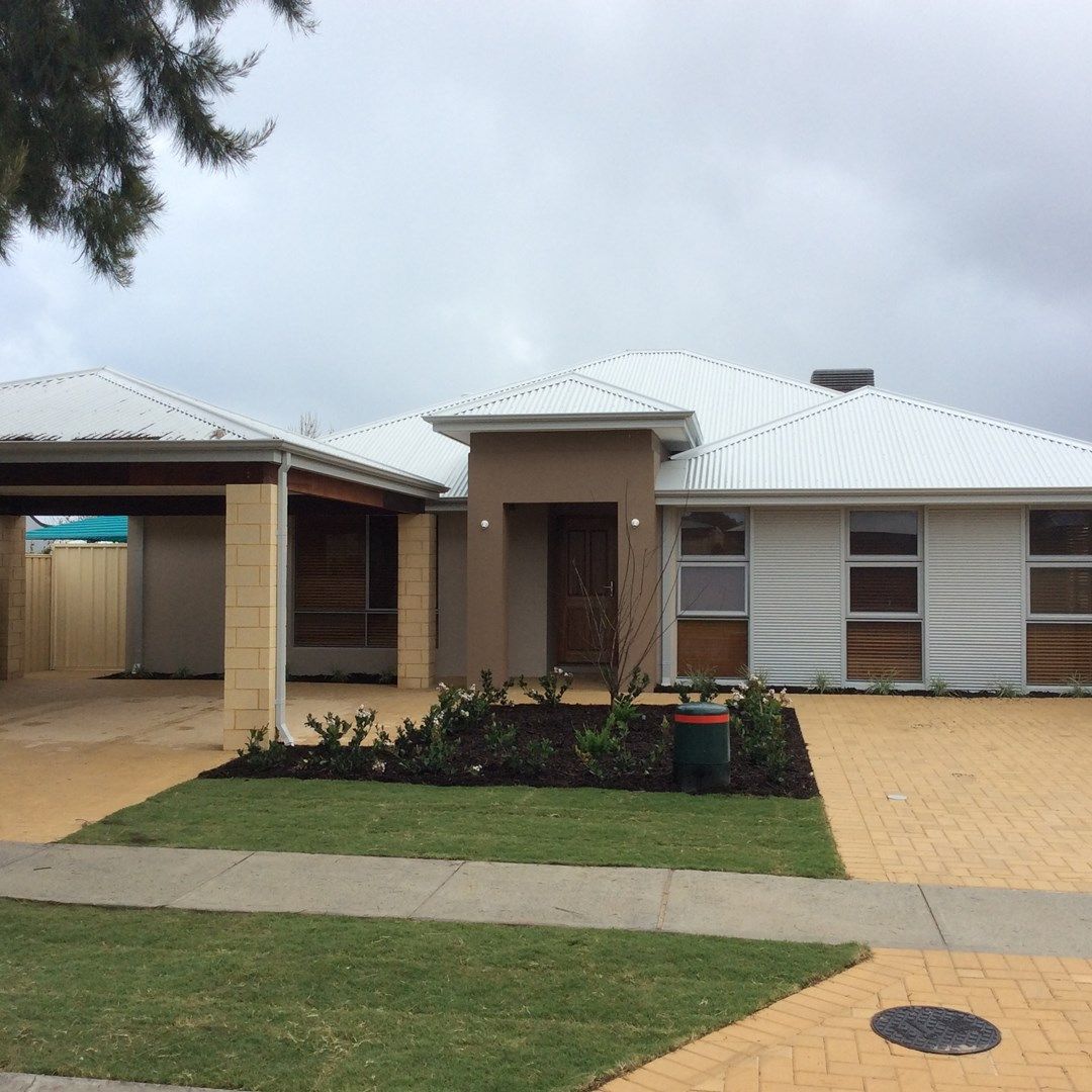 3 bedrooms House in 8 Duncombe Grove QUINNS ROCKS WA, 6030